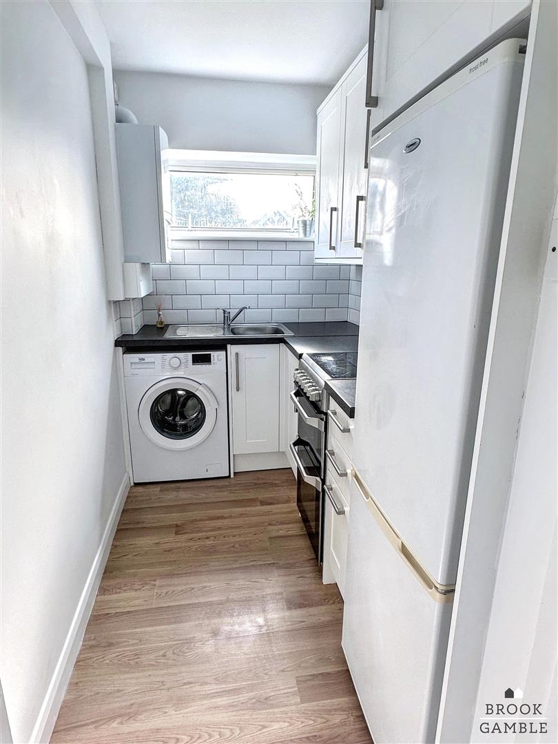 1 Bedroom Flat - Purpose Built. Buxton Road in Eastbourne,  6